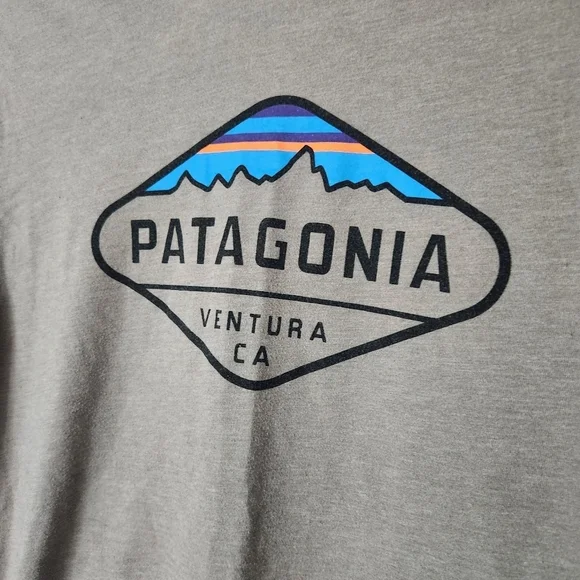 3/$25 Patagonia slim fit men's size Small tee shirt - Picture 2 of 9
